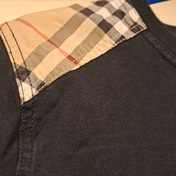 Burberry boys Black Long-Sleeve Tee with Iconic Plaid Shoulder Panels - Picture 4 of 4